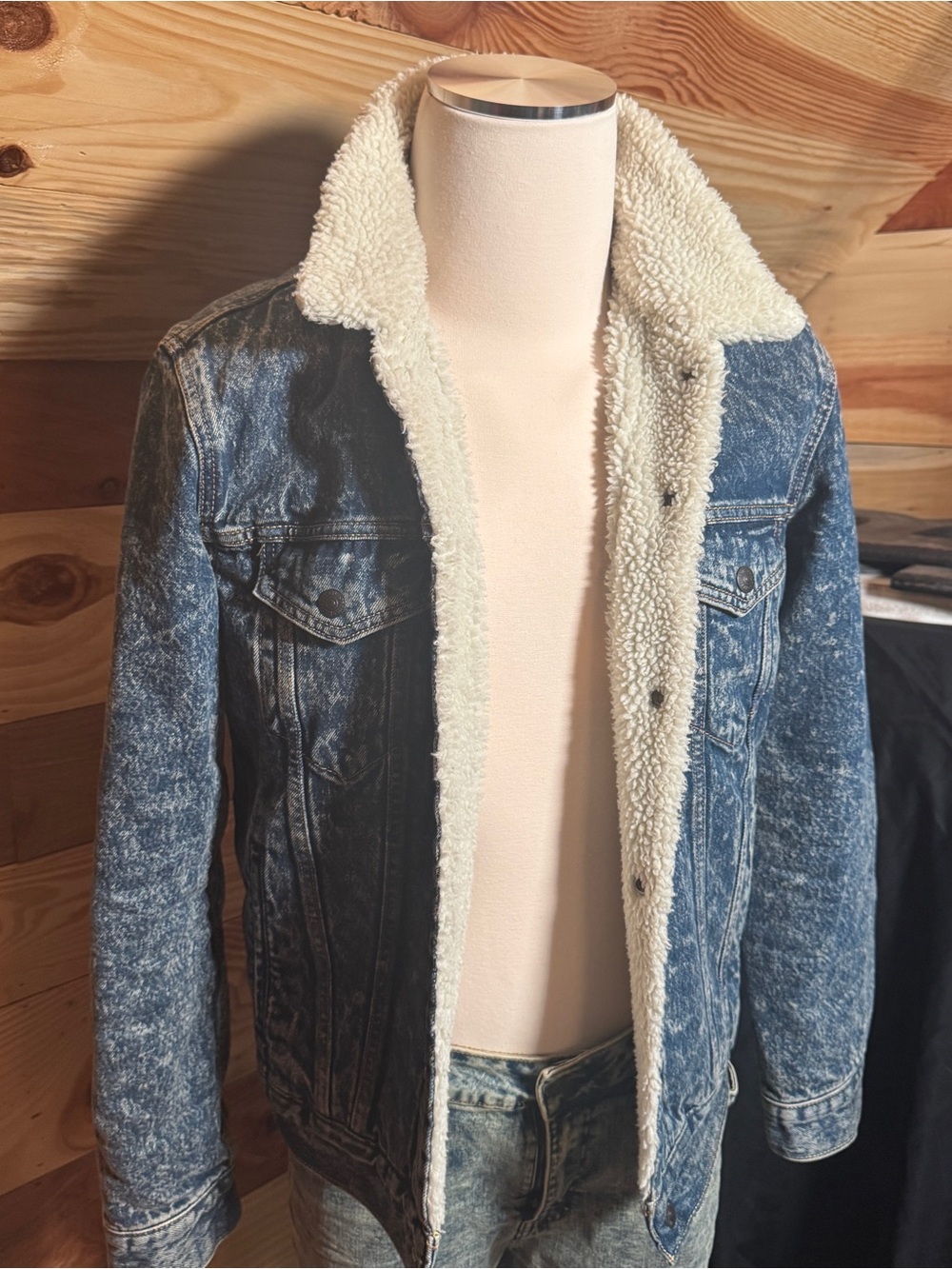 Men's Levi’s Sherpa-Lined Denim Trucker Jacket - Medium
